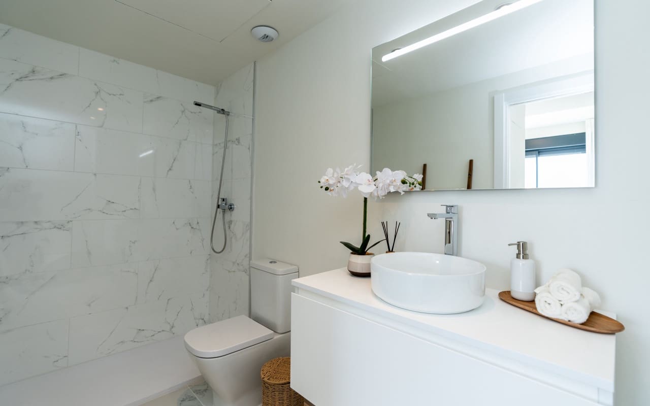 2 bedroom Apartment for sale in Benalmadena with pool - € 450,000 (Ref: 9748396)