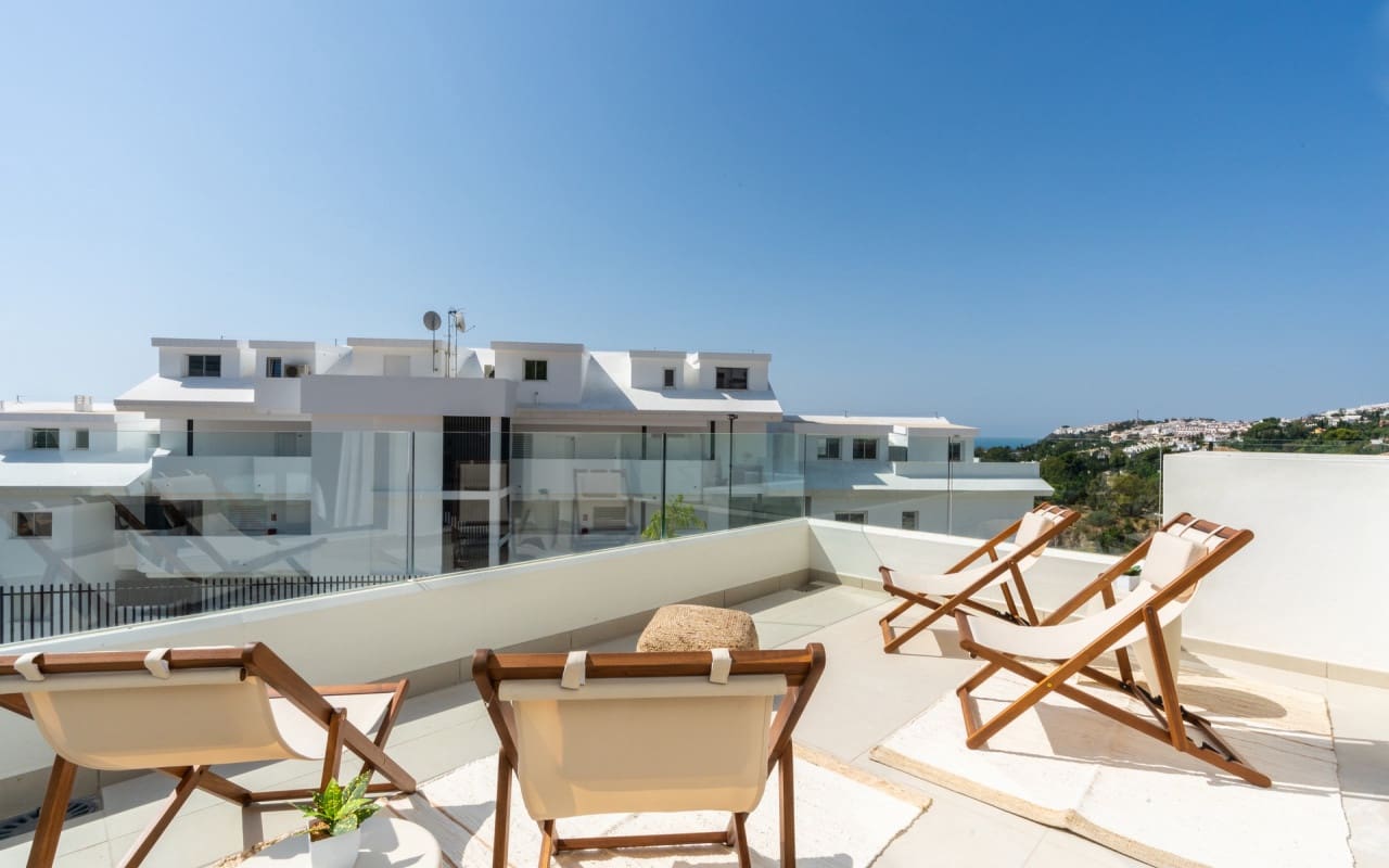 2 bedroom Apartment for sale in Benalmadena with pool - € 450,000 (Ref: 9748396)