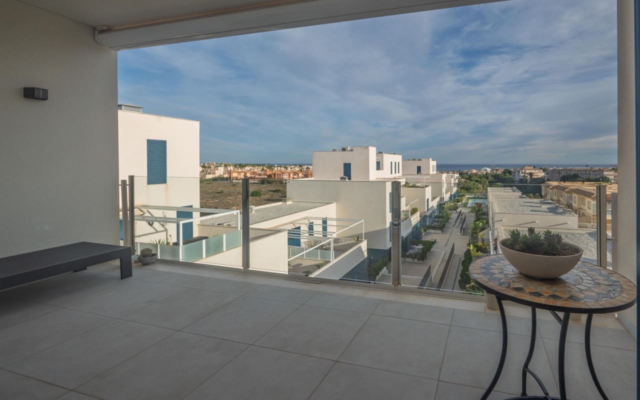 1 sovrum Takvåning till salu i Playa Flamenca med pool - 229 000 € (Ref: 9748397)