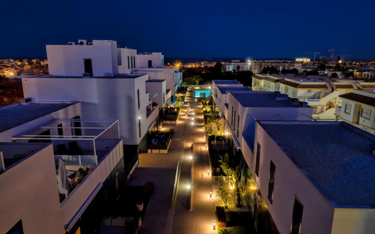 1 sovrum Takvåning till salu i Playa Flamenca med pool - 229 000 € (Ref: 9748397)