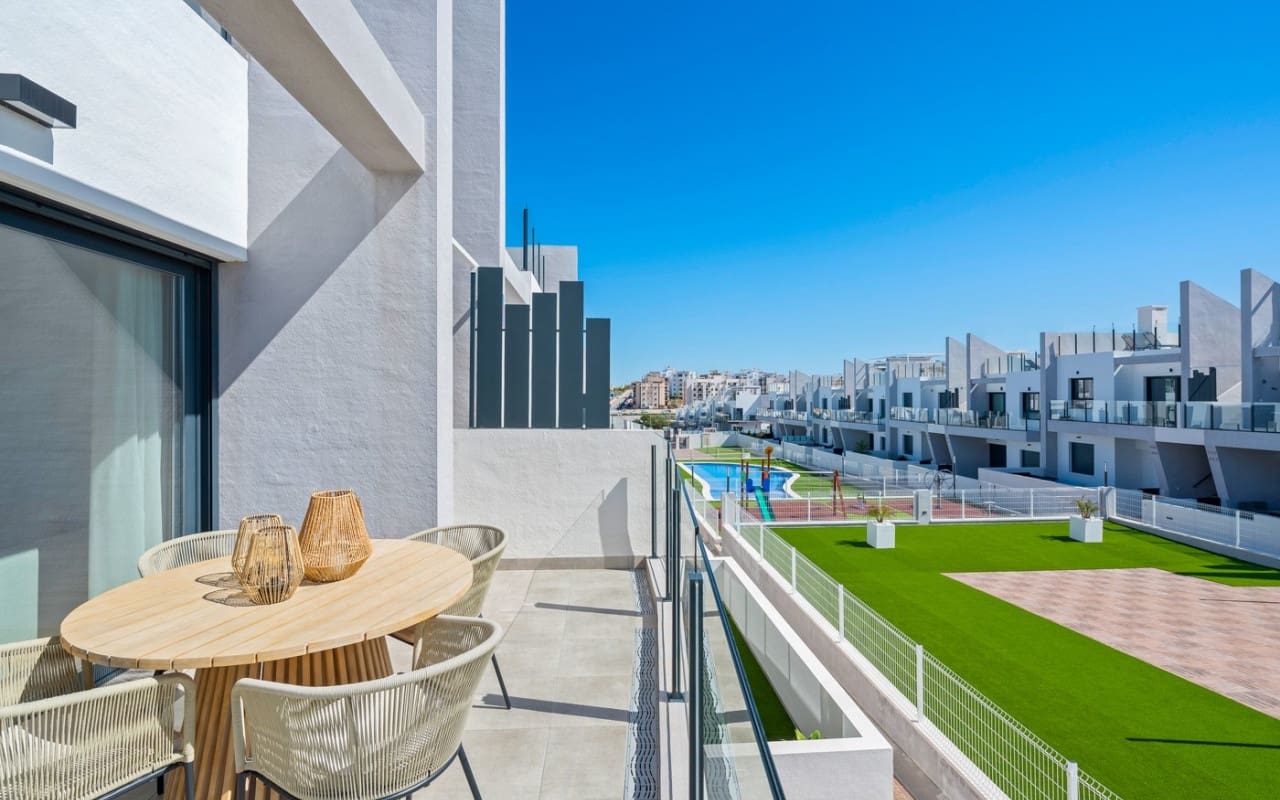 2 bedroom Penthouse for sale in San Miguel de Salinas with pool - € 259,950 (Ref: 9756235)