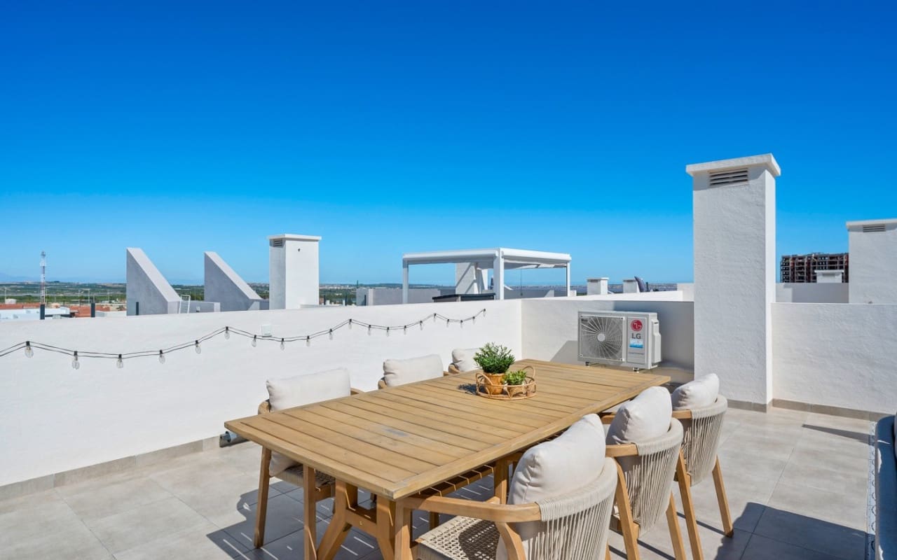 2 bedroom Penthouse for sale in San Miguel de Salinas with pool - € 259,950 (Ref: 9756235)