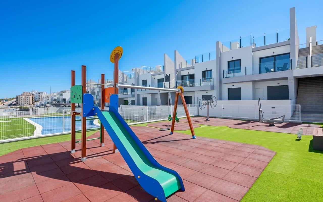 2 bedroom Penthouse for sale in San Miguel de Salinas with pool - € 259,950 (Ref: 9756235)