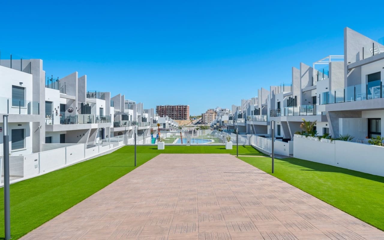 2 bedroom Penthouse for sale in San Miguel de Salinas with pool - € 259,950 (Ref: 9756235)