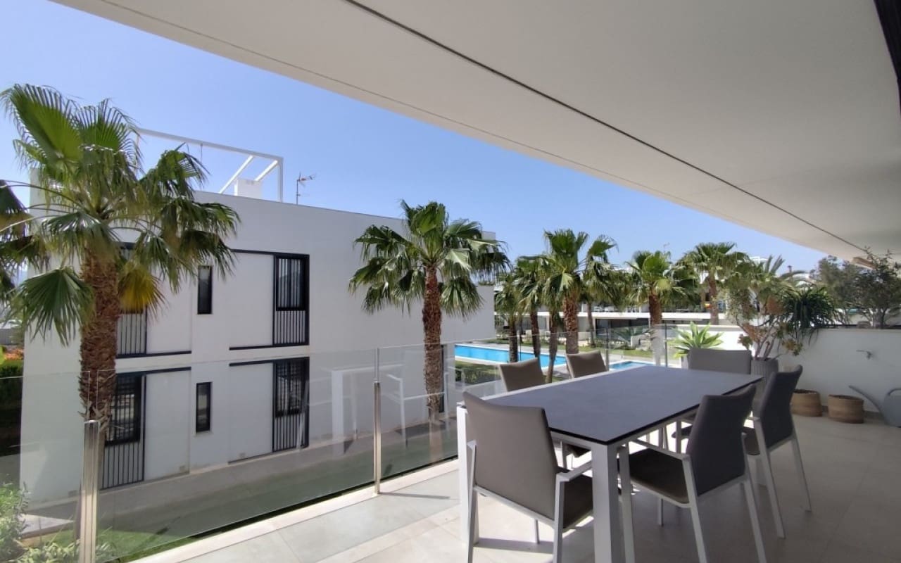 3 slaapkamer Penthouse te koop in Mar de Cristal met zwembad - € 325.000 (Ref: 9758933)