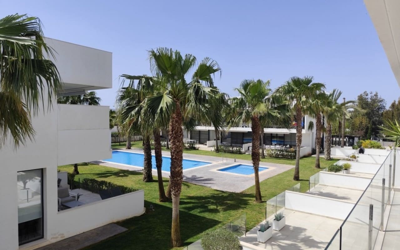 3 slaapkamer Penthouse te koop in Mar de Cristal met zwembad - € 325.000 (Ref: 9758933)