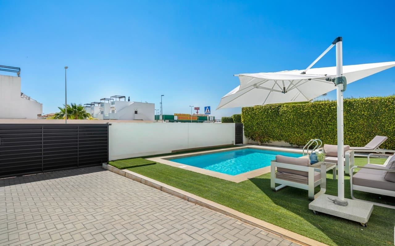 3 Zimmer Villa zu verkaufen in Ciudad Quesada mit Pool - 499.000 € (Ref: 9775888)