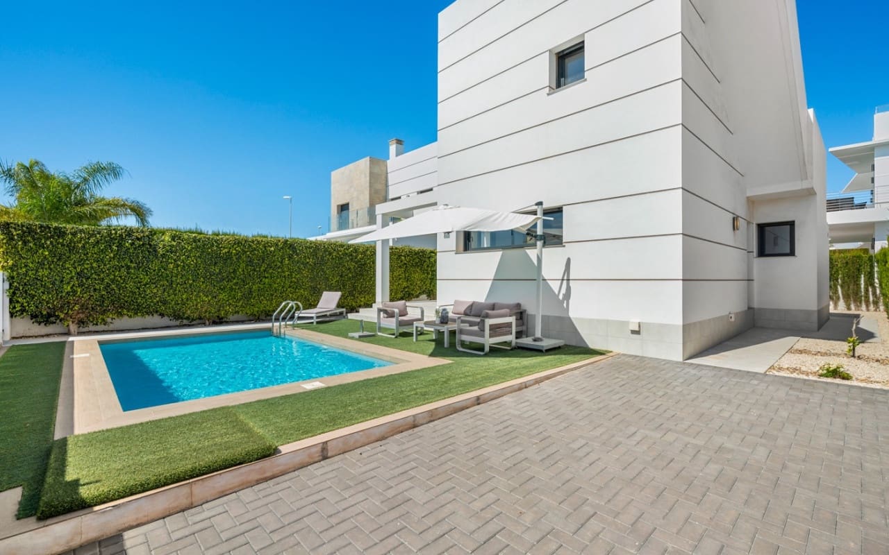 3 Zimmer Villa zu verkaufen in Ciudad Quesada mit Pool - 499.000 € (Ref: 9775888)