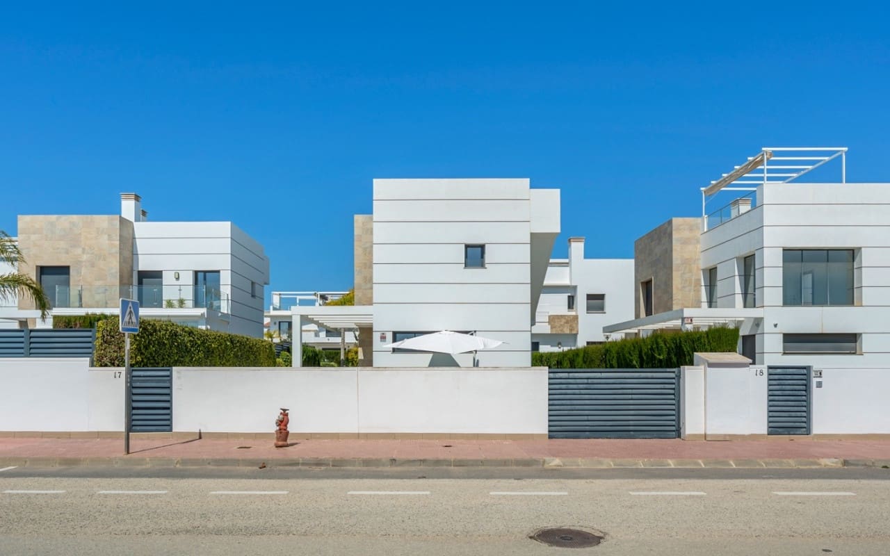 3 Zimmer Villa zu verkaufen in Ciudad Quesada mit Pool - 499.000 € (Ref: 9775888)