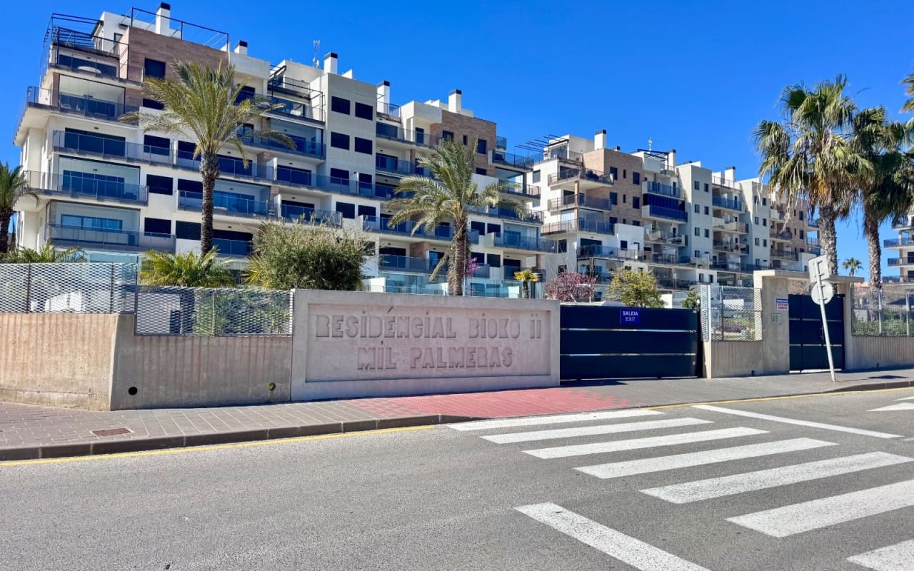 2 slaapkamer Strandappartement te koop in Pilar de la Horadada met zwembad - € 335.000 (Ref: 9775895)