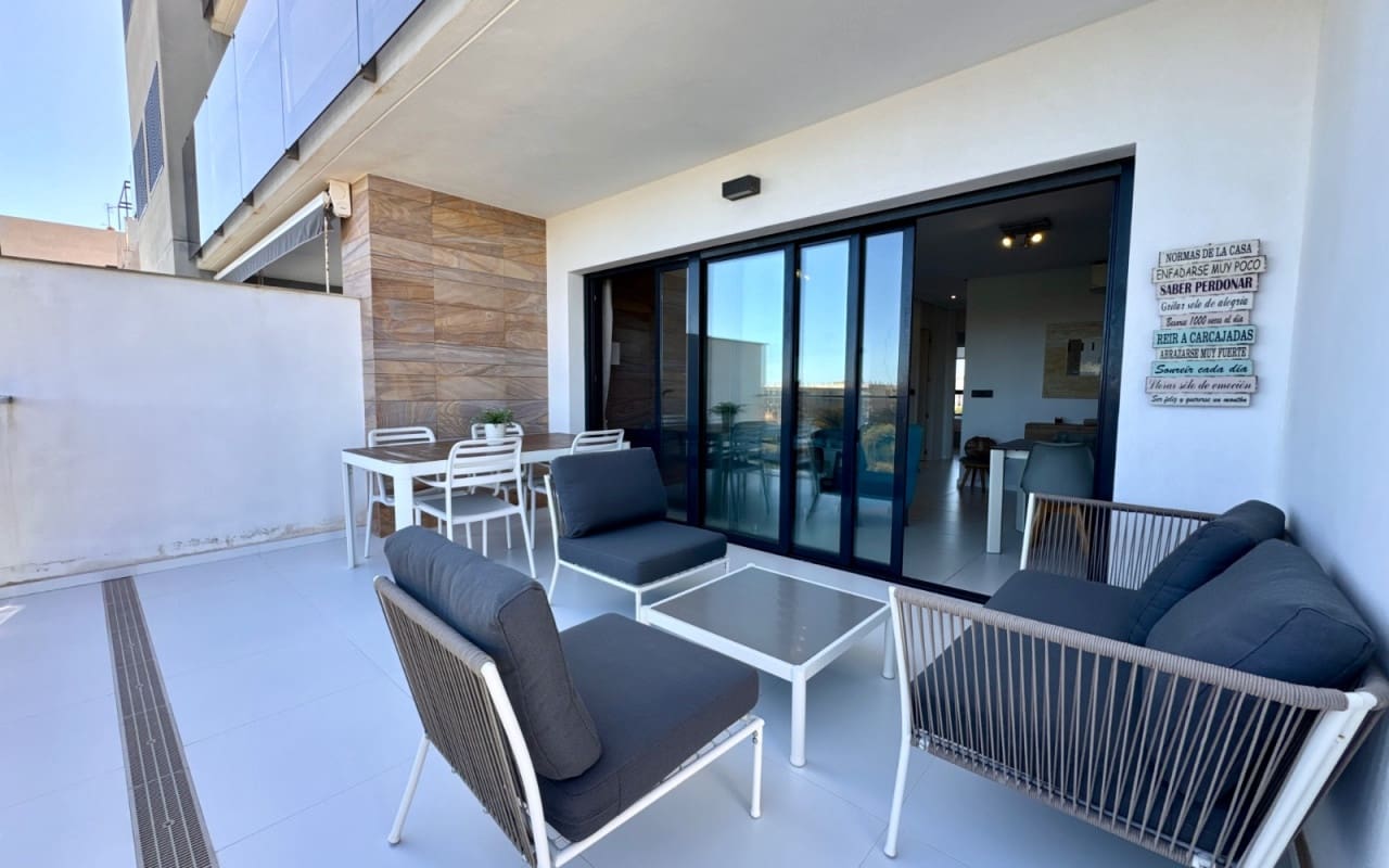 2 slaapkamer Strandappartement te koop in Pilar de la Horadada met zwembad - € 335.000 (Ref: 9775895)