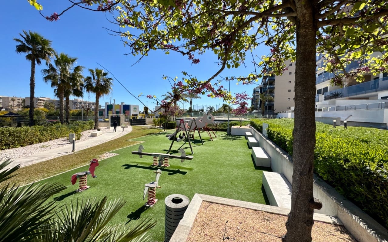 2 slaapkamer Strandappartement te koop in Pilar de la Horadada met zwembad - € 335.000 (Ref: 9775895)