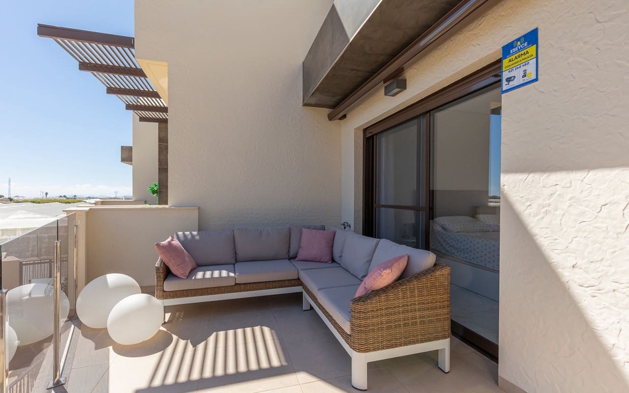 Ático de 2 habitaciones en Dolores De Pacheco en venta con piscina - 249.000 € (Ref: 9775897)