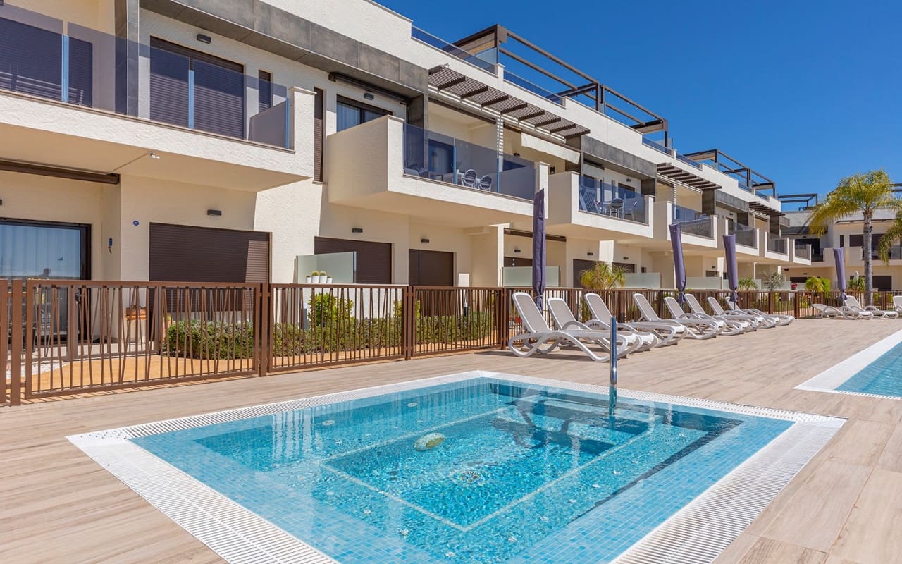 Ático de 2 habitaciones en Dolores De Pacheco en venta con piscina - 249.000 € (Ref: 9775897)