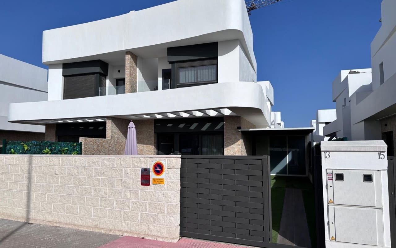 2 bedroom Villa for sale in Los Montesinos - € 374,500 (Ref: 9793129)