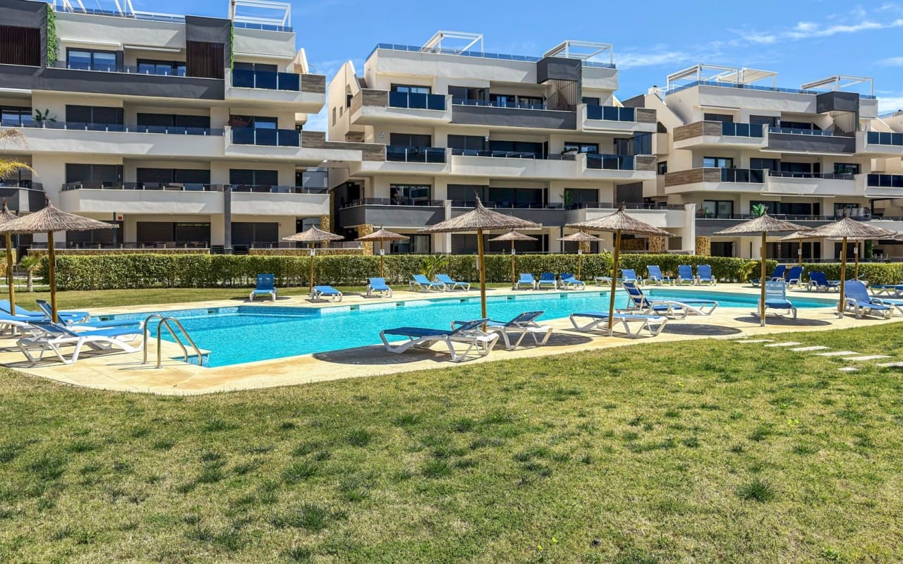 3 quarto Apartamento de Praia para venda em Playa Flamenca com piscina - 450 000 € (Ref: 9793143)