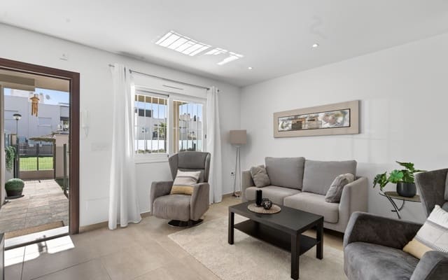 Apartamento de 3 habitaciones en Aguas Nuevas, Torrevieja en venta con piscina - 259.000 € (Ref: 9793144)