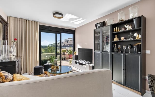 Ático de 2 habitaciones en Playa Flamenca, Orihuela en venta con piscina - 499.000 € (Ref: 9793146)