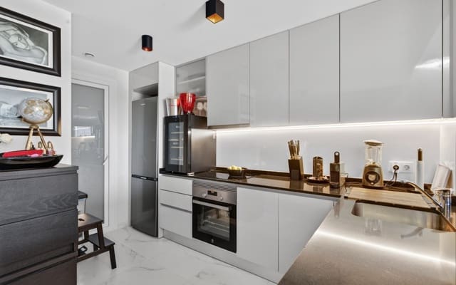 Ático de 2 habitaciones en Playa Flamenca, Orihuela en venta con piscina - 499.000 € (Ref: 9793146)