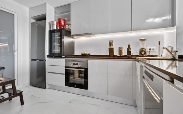 Ático de 2 habitaciones en Playa Flamenca, Orihuela en venta con piscina - 499.000 € (Ref: 9793146)