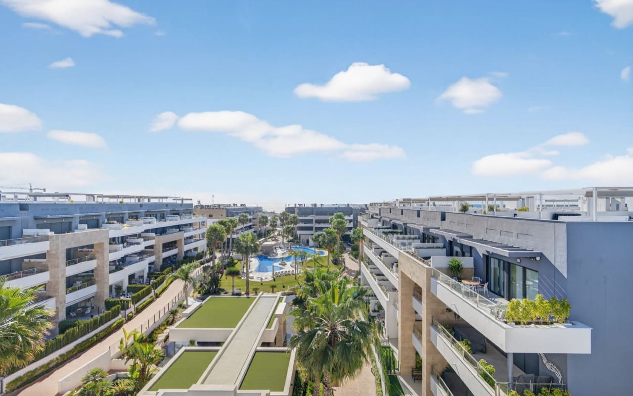 Ático de 2 habitaciones en Playa Flamenca en venta con piscina - 499.000 € (Ref: 9793146)