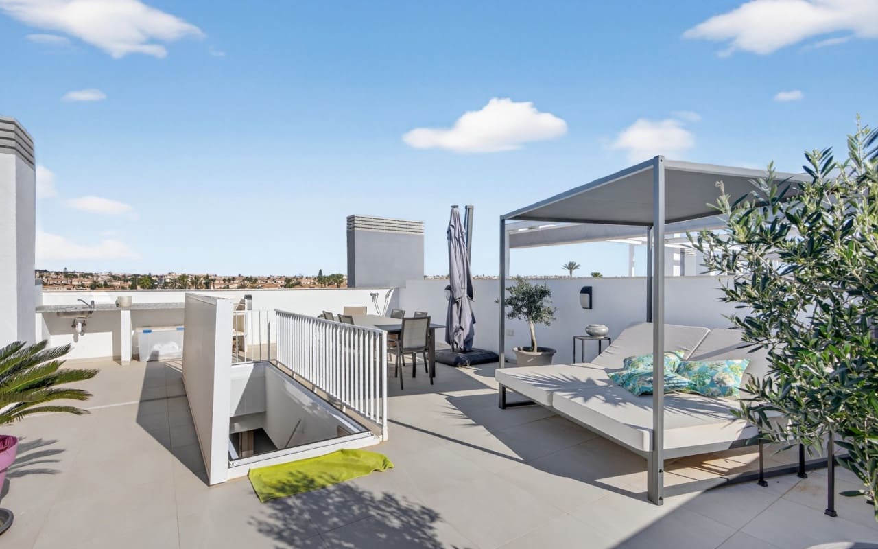 Ático de 2 habitaciones en Playa Flamenca en venta con piscina - 499.000 € (Ref: 9793146)