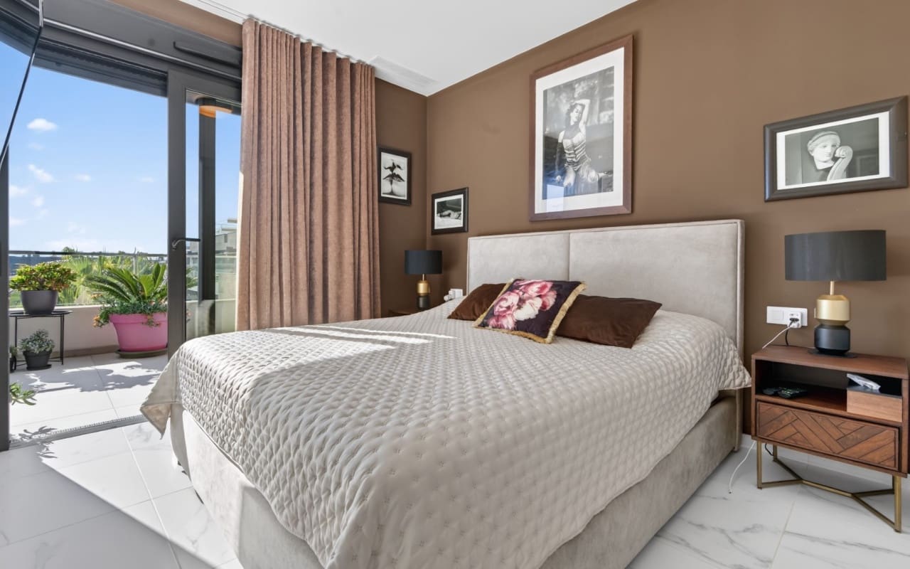 Ático de 2 habitaciones en Playa Flamenca en venta con piscina - 499.000 € (Ref: 9793146)