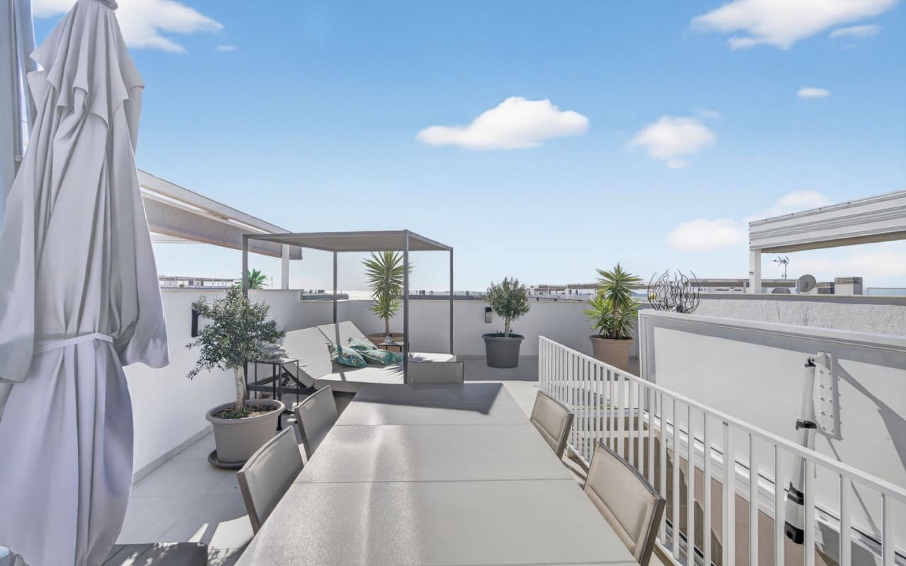 Ático de 2 habitaciones en Playa Flamenca en venta con piscina - 499.000 € (Ref: 9793146)