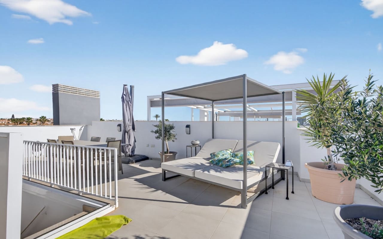 Ático de 2 habitaciones en Playa Flamenca en venta con piscina - 499.000 € (Ref: 9793146)