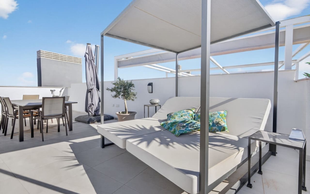Ático de 2 habitaciones en Playa Flamenca en venta con piscina - 499.000 € (Ref: 9793146)