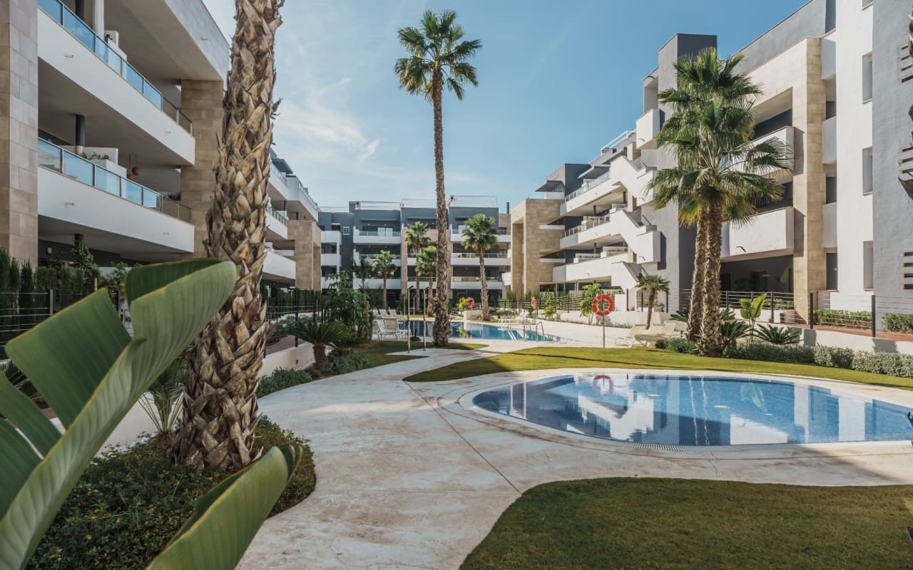 Ático de 2 habitaciones en Playa Flamenca en venta con piscina - 499.000 € (Ref: 9793146)