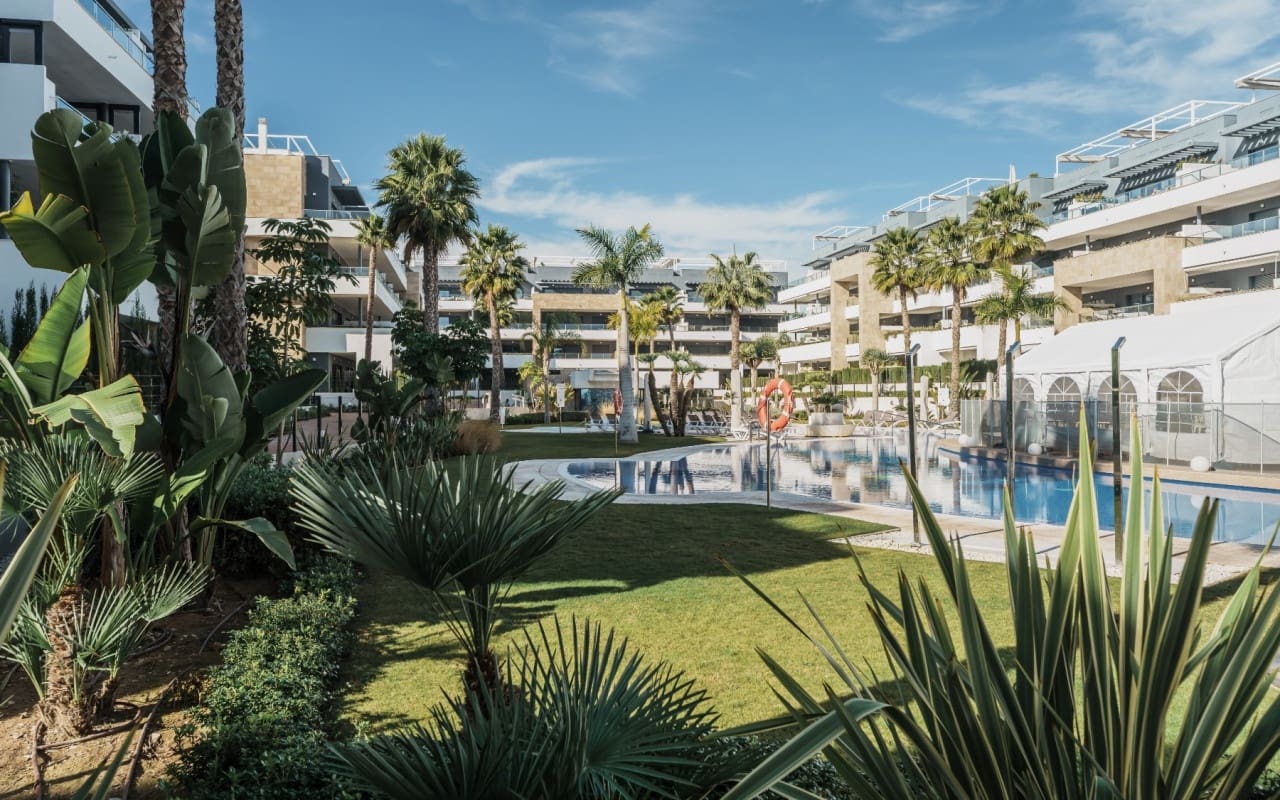 Ático de 2 habitaciones en Playa Flamenca en venta con piscina - 499.000 € (Ref: 9793146)