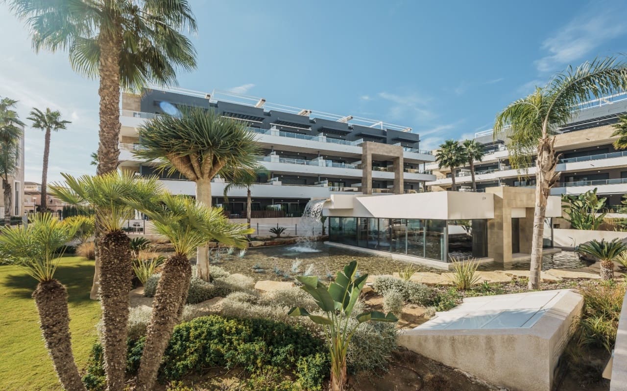Ático de 2 habitaciones en Playa Flamenca en venta con piscina - 499.000 € (Ref: 9793146)