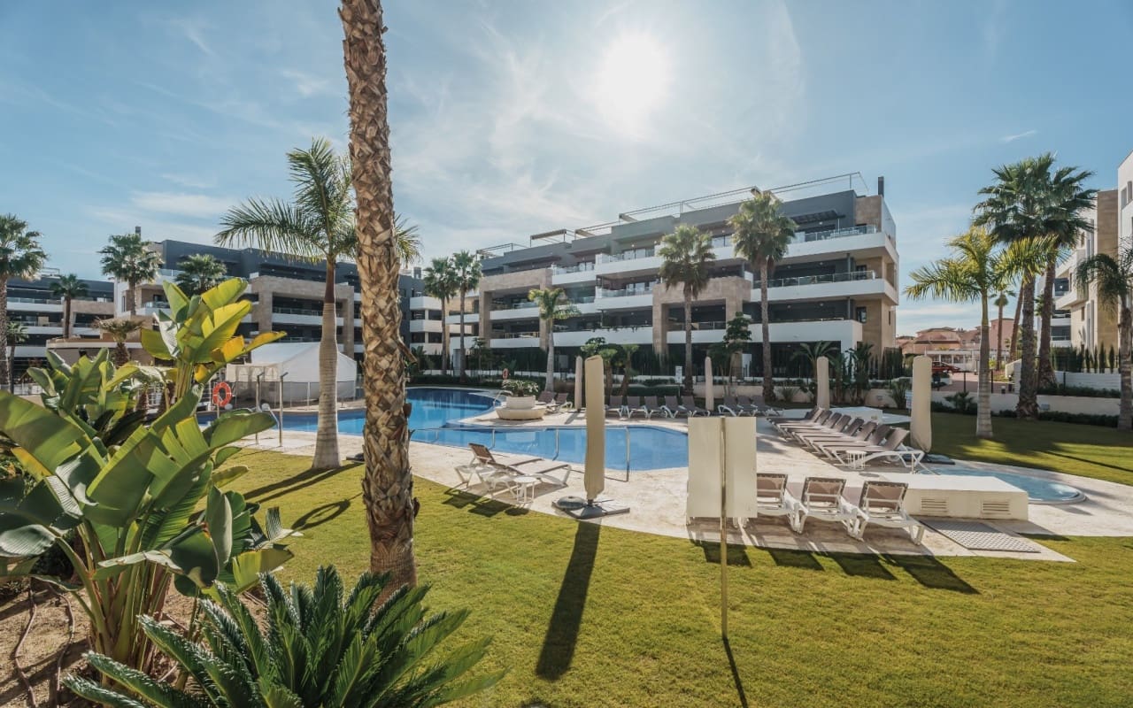 Ático de 2 habitaciones en Playa Flamenca en venta con piscina - 499.000 € (Ref: 9793146)