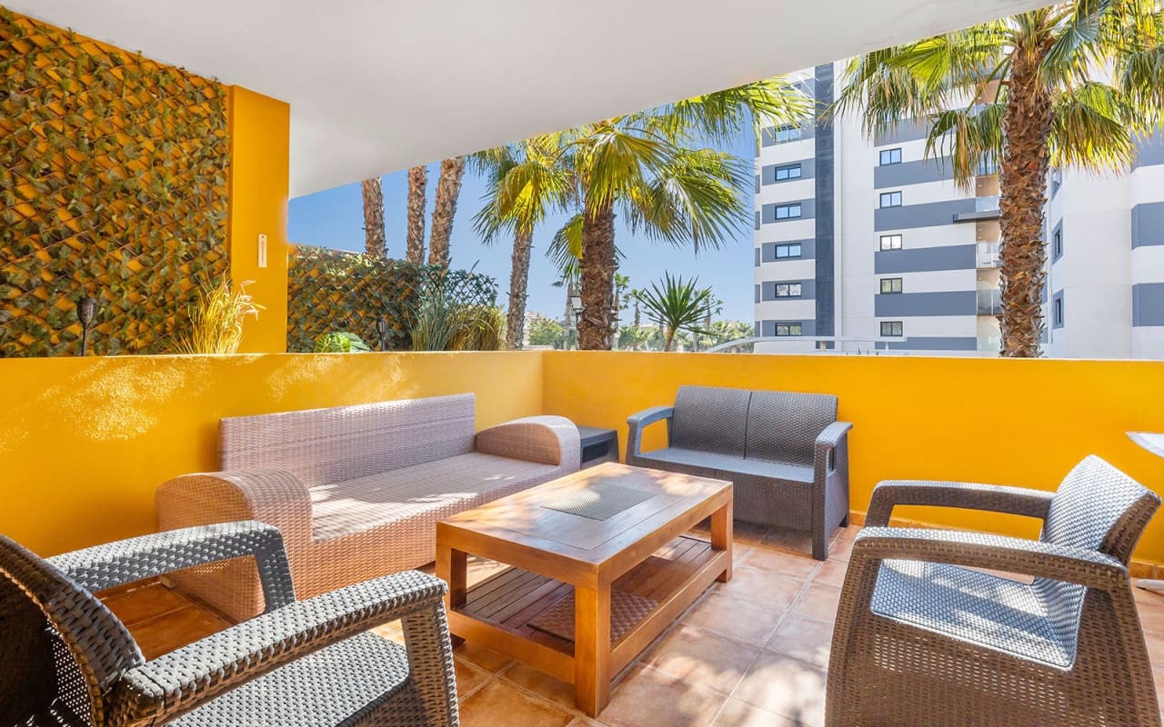 2 soveværelse Strandlejlighed til salg i Punta Prima - € 345.000 (Ref: 9802615)