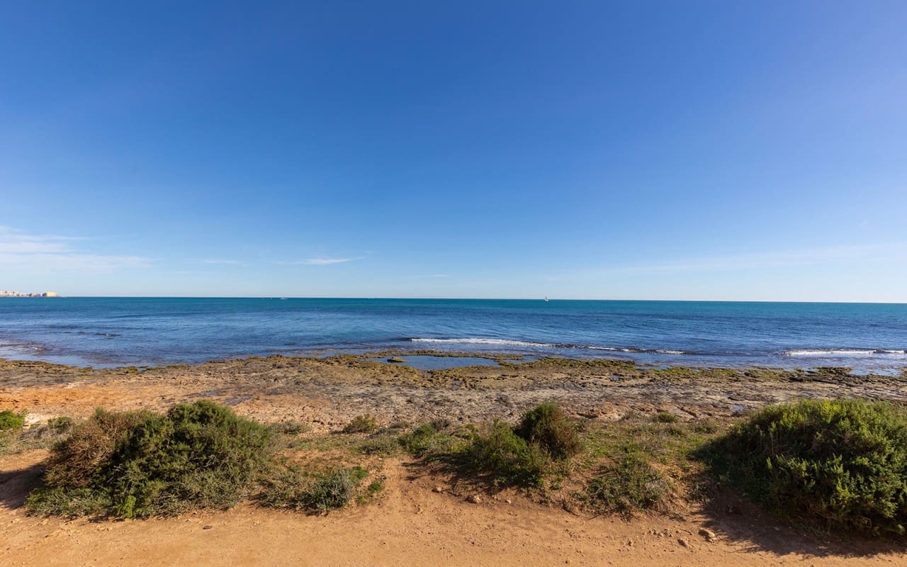 2 soveværelse Strandlejlighed til salg i Punta Prima - € 345.000 (Ref: 9802615)