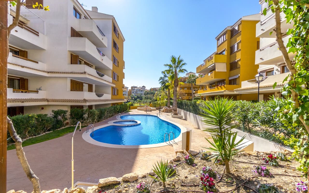 2 soveværelse Strandlejlighed til salg i Punta Prima - € 345.000 (Ref: 9802615)