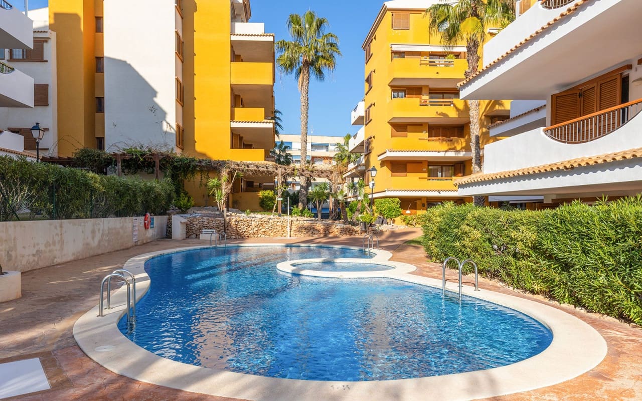 2 soveværelse Strandlejlighed til salg i Punta Prima - € 345.000 (Ref: 9802615)