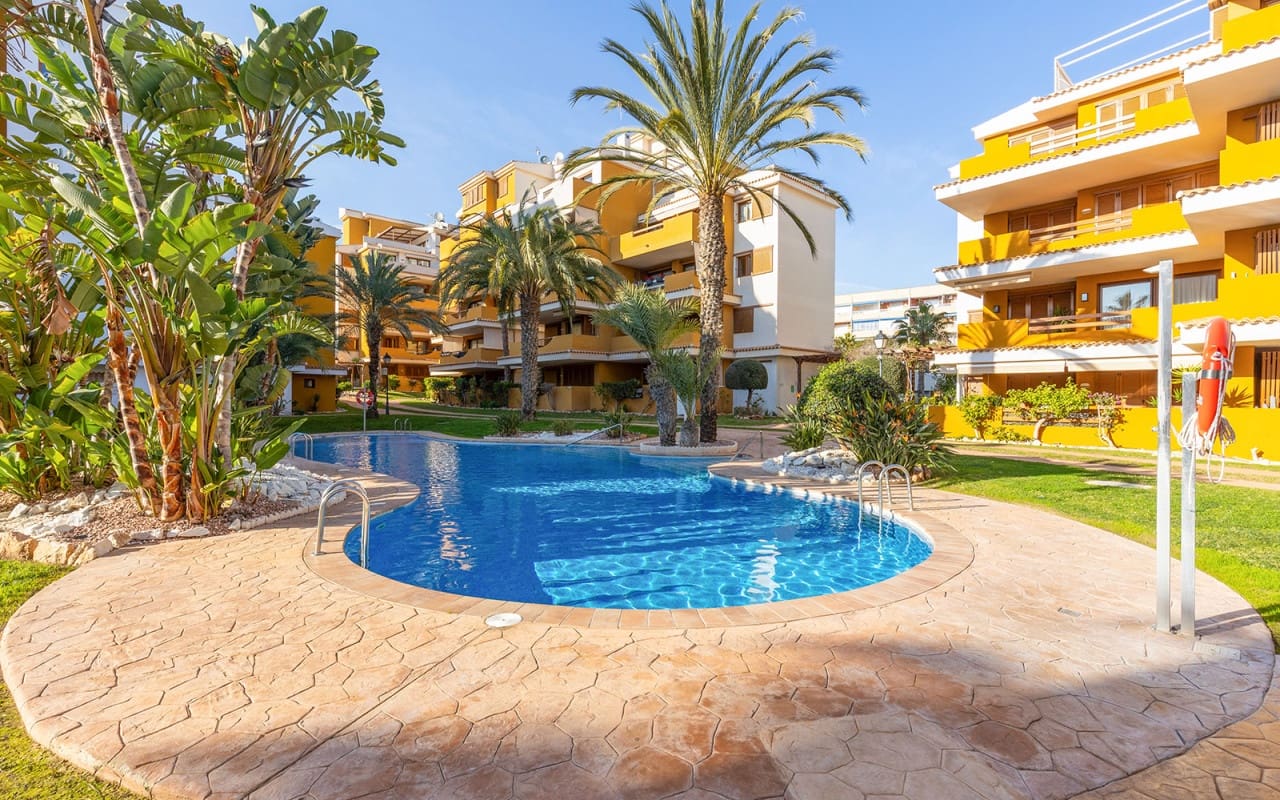 2 soveværelse Strandlejlighed til salg i Punta Prima - € 345.000 (Ref: 9802615)