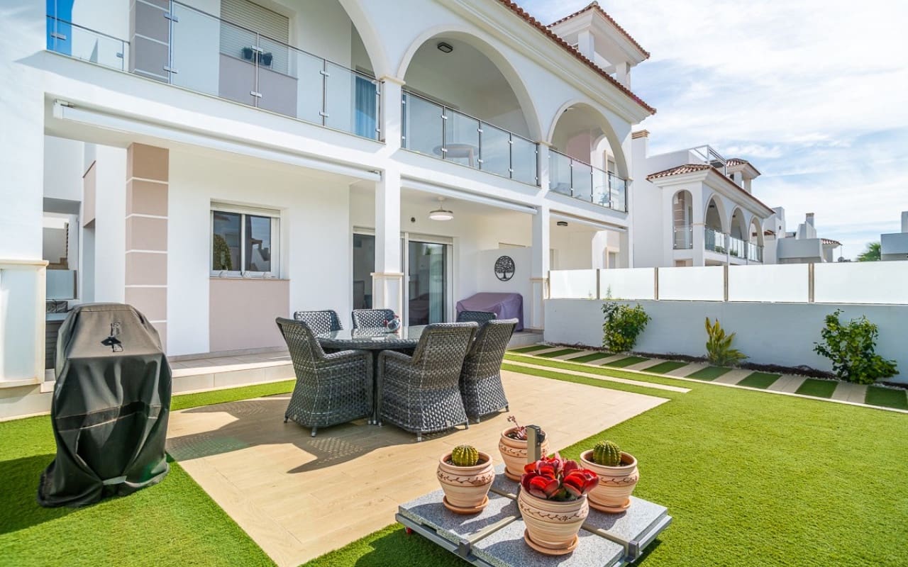 2 Zimmer Apartment zu verkaufen in Ciudad Quesada mit Pool - 319.500 € (Ref: 9802800)