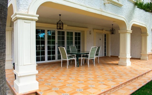 7 Zimmer Villa zu verkaufen in Cabo Roig, Orihuela mit Pool - 1.490.000 € (Ref: 9805140)