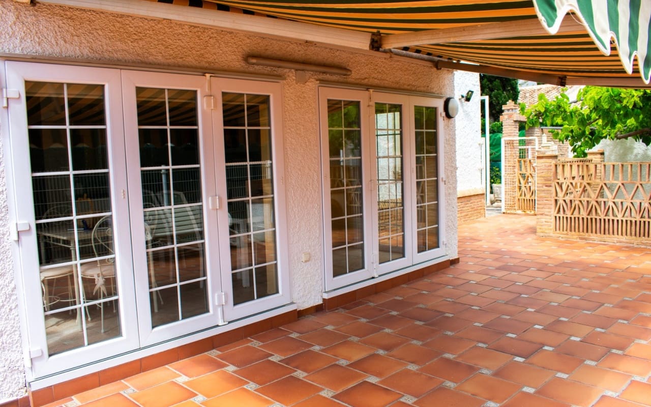 7 Zimmer Villa zu verkaufen in Orihuela Costa mit Pool - 1.490.000 € (Ref: 9805140)