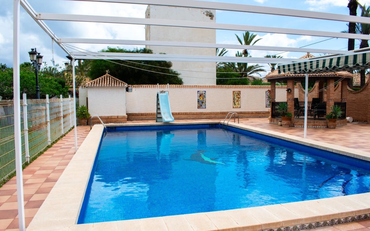 7 Zimmer Villa zu verkaufen in Orihuela Costa mit Pool - 1.490.000 € (Ref: 9805140)