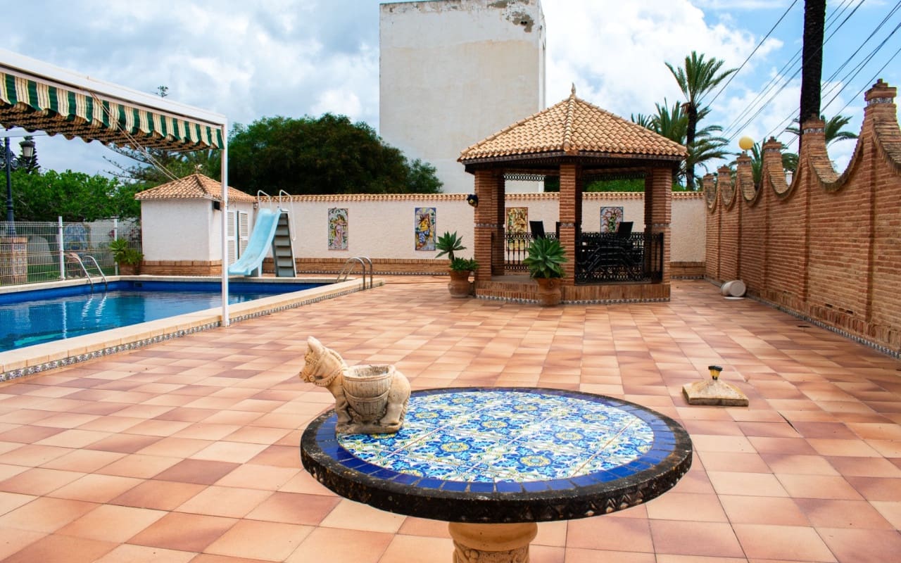 7 Zimmer Villa zu verkaufen in Orihuela Costa mit Pool - 1.490.000 € (Ref: 9805140)