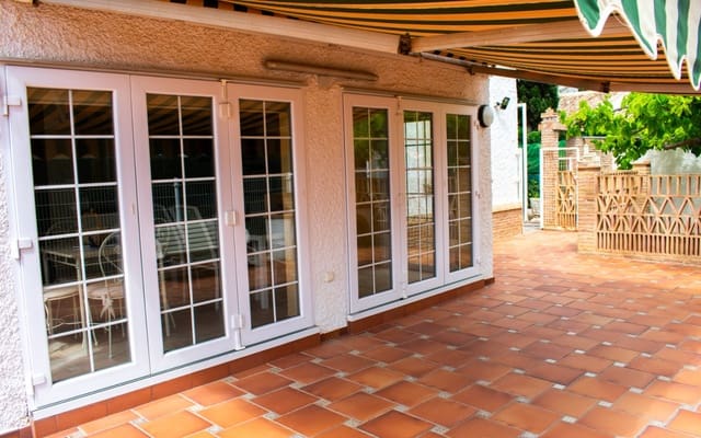 7 Zimmer Villa zu verkaufen in Cabo Roig, Orihuela mit Pool - 1.490.000 € (Ref: 9805140)