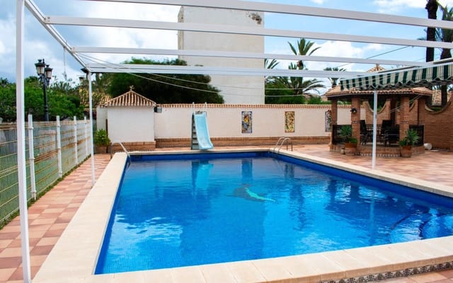 7 Zimmer Villa zu verkaufen in Cabo Roig, Orihuela mit Pool - 1.490.000 € (Ref: 9805140)