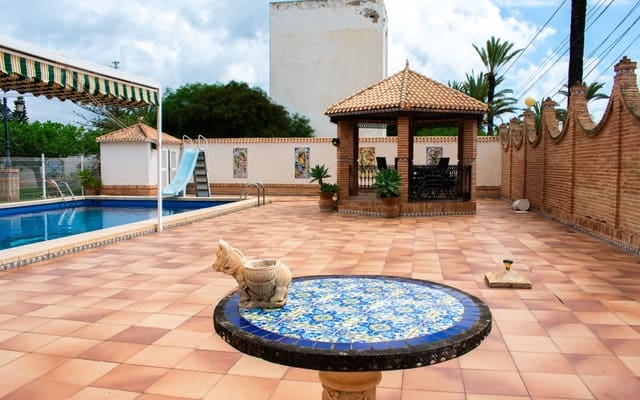 7 Zimmer Villa zu verkaufen in Cabo Roig, Orihuela mit Pool - 1.490.000 € (Ref: 9805140)