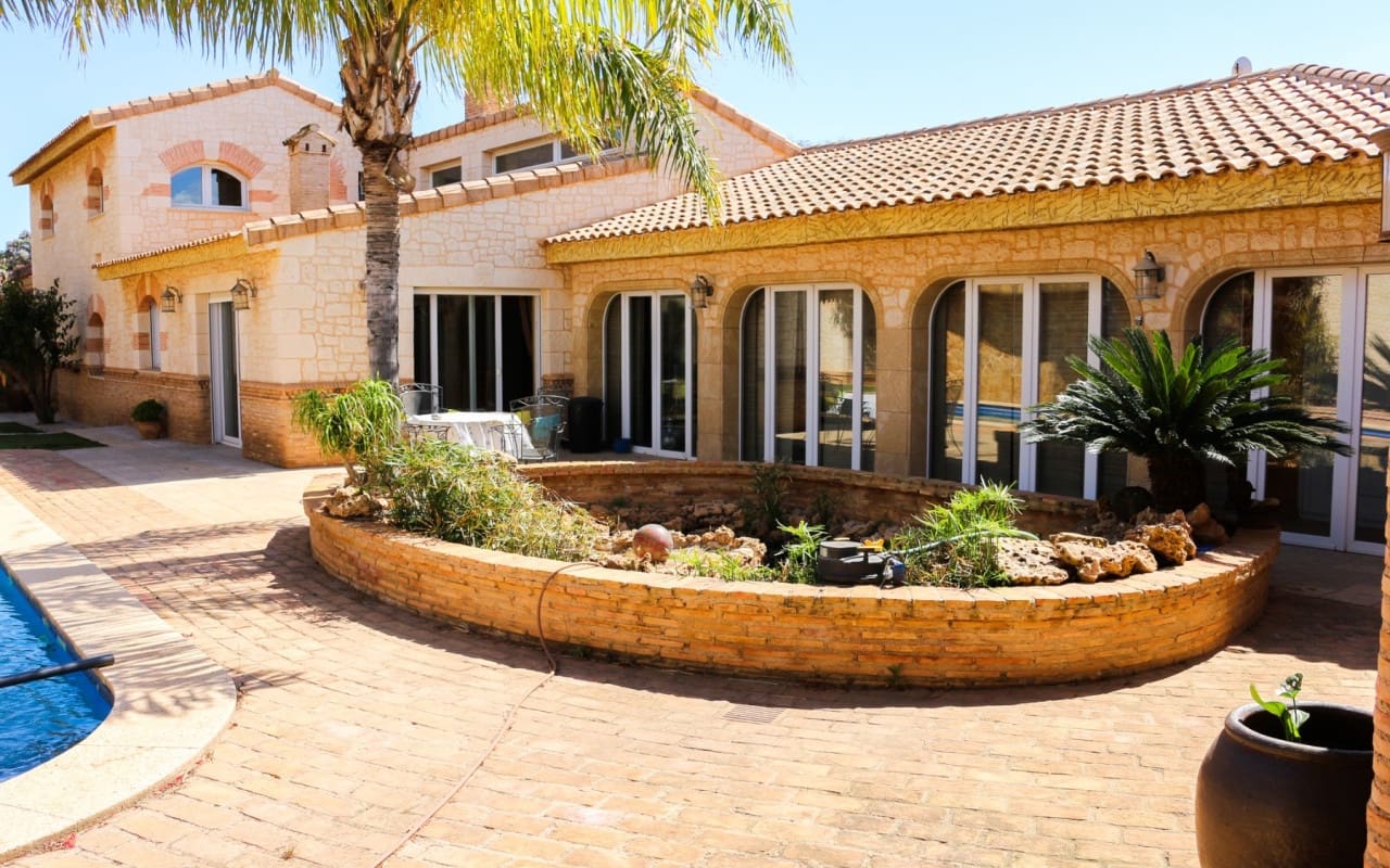 Chalet de 4 habitaciones en Los Urrutias en venta con piscina - 1.080.000 € (Ref: 9805141)