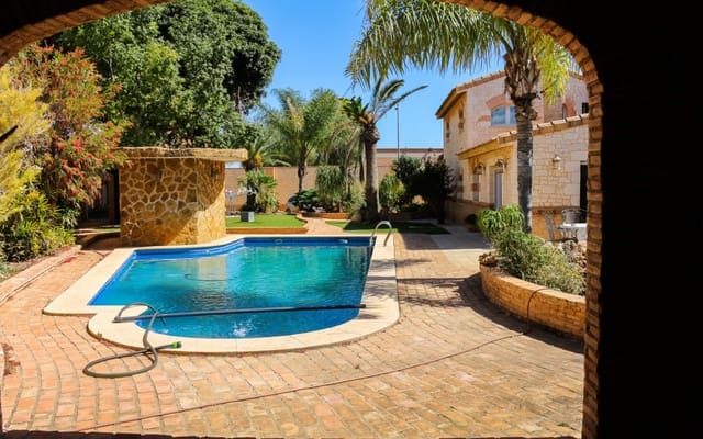 Chalet de 4 habitaciones en Los Urrutias, Cartagena en venta con piscina - 1.080.000 € (Ref: 9805141)