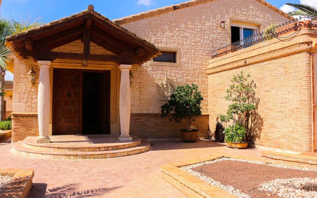Chalet de 4 habitaciones en Los Urrutias en venta con piscina - 1.080.000 € (Ref: 9805141)